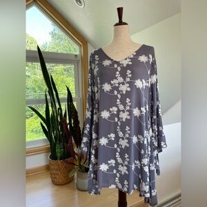 Altar’d State : Floral V-Neck Flutter Sleeve Mini Dress